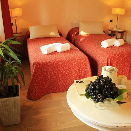 Bio Agriturismo Tirtha Farm stay Pescantina