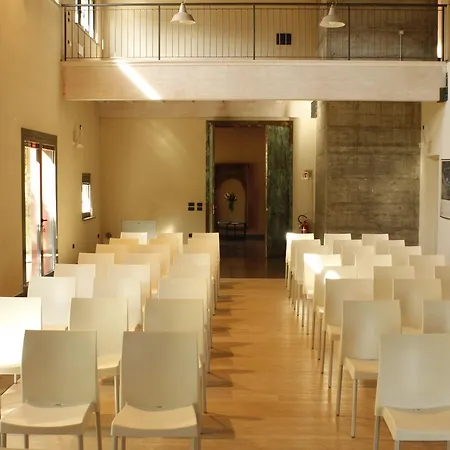 Alojamento de Turismo Rural Bio Agriturismo Tirtha Pescantina