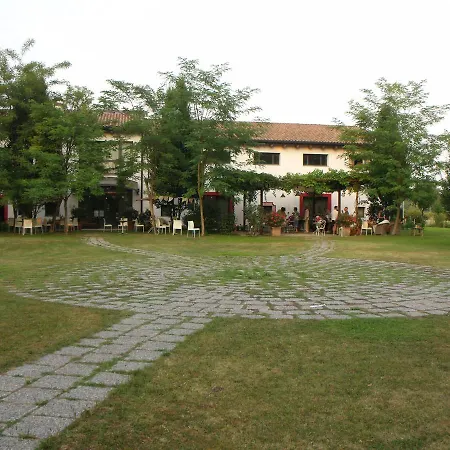ファームステイ Bio Agriturismo Tirtha ペスカンティーナ