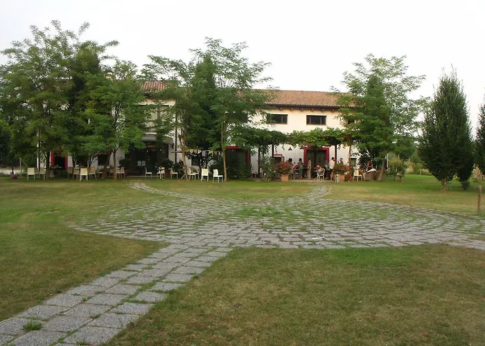 مزرعة للإقامة Bio Agriturismo Tirtha بيسكانتينا