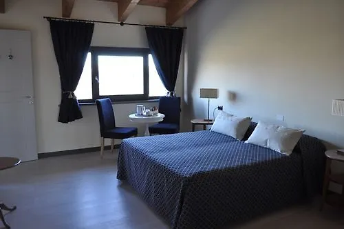 Farm stay Bio Agriturismo Tirtha *